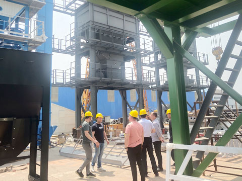 Russian visit asphalt plant